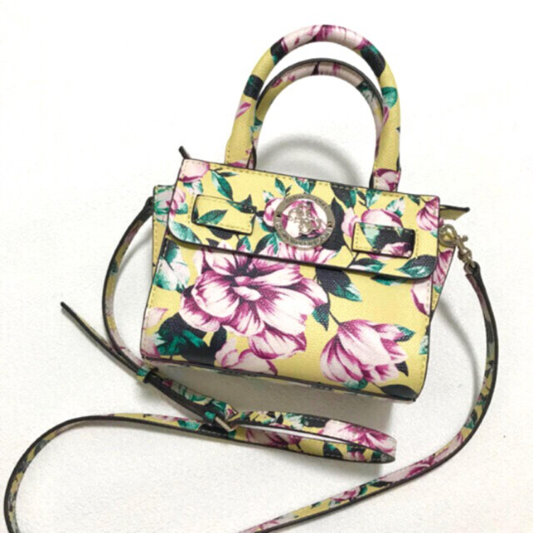 GUESS(ゲス)の美品　ゲス　レディース  鞄 かばん フラワー 花柄 可愛い 黄色 レザー 革 レディースのバッグ(ショルダーバッグ)の商品写真