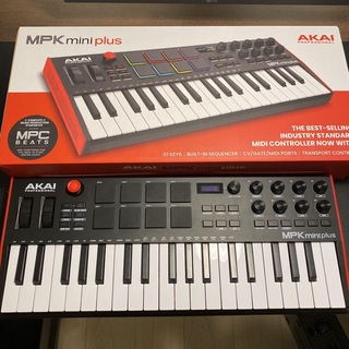 コルグ(KORG)のMPK mini plus - AKAI Professional(MIDIコントローラー)