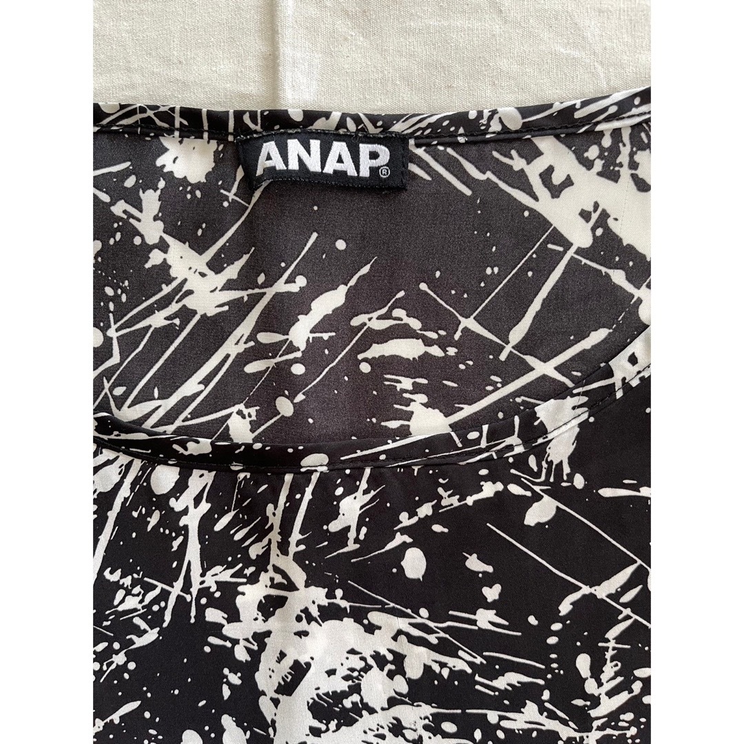 ANAP(アナップ)のトップス　ANAP  半袖　カットソー　スプラッシュ柄　モノトーン　白黒 レディースのトップス(カットソー(半袖/袖なし))の商品写真