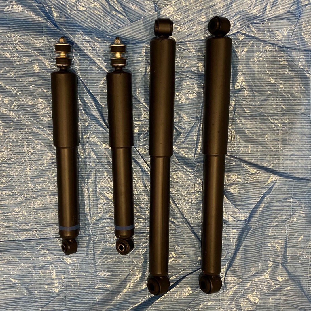 ハイエース 7型 4WD 純正 ショックアブソーバーの通販 by k.o.u040's