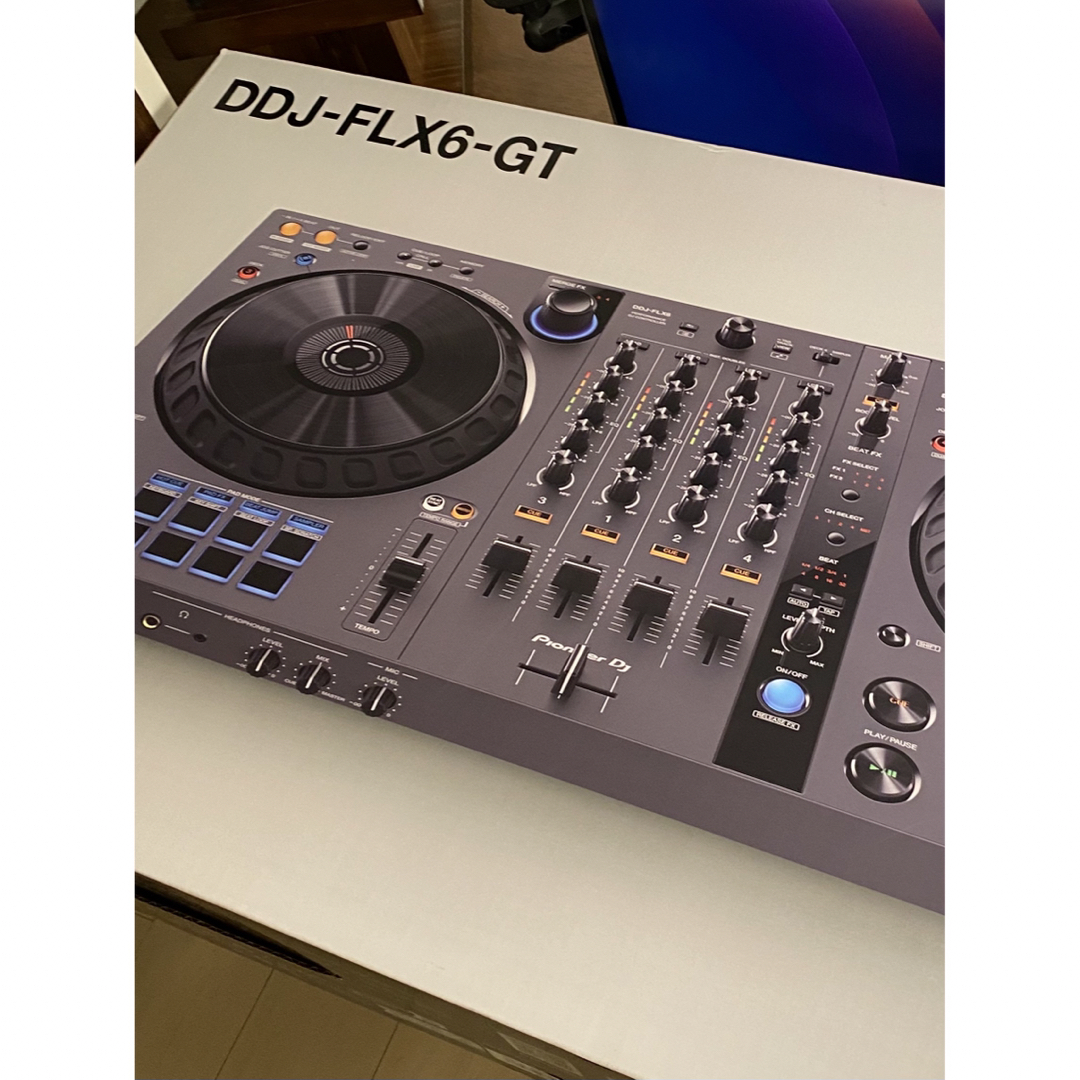 Pioneer(パイオニア)のPioneer DJ DDJ-FLX6-GT 楽器のDJ機器(DJコントローラー)の商品写真