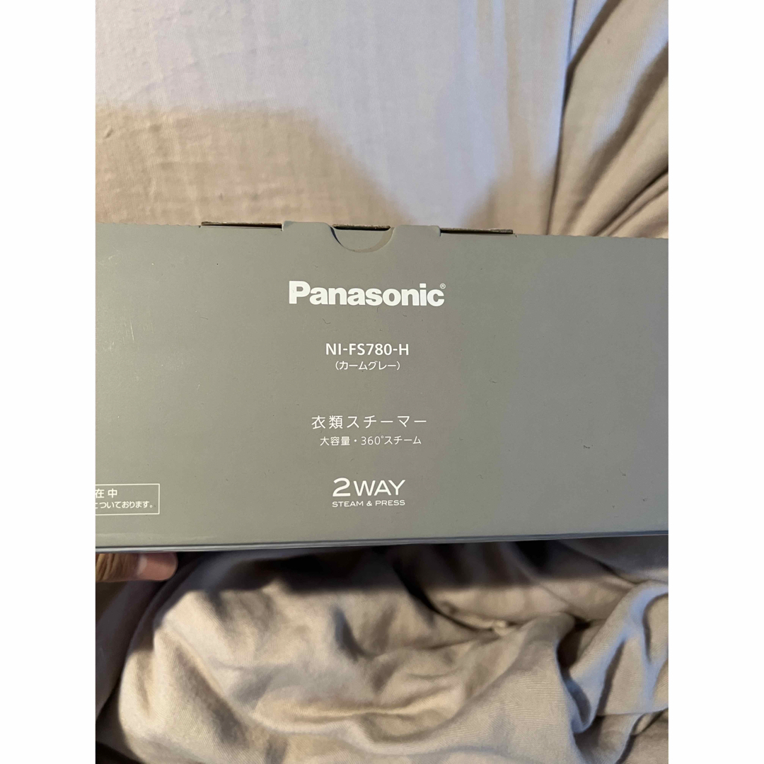 Panasonic(パナソニック)のPanasonic 衣類スチーマー NI-FS780-H カームグレー新品未使用 スマホ/家電/カメラの生活家電(アイロン)の商品写真