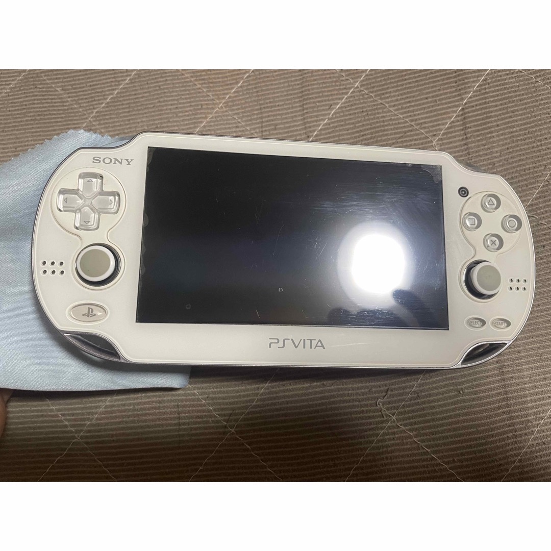 PlayStation Vita - vita クリスタルホワイト 1番の通販 by ゲーム ...
