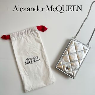 アレキサンダーマックイーン(Alexander McQueen)のアレキサンダーマックイーン ロゴ チェーン スマホケース フォンケースバッグ(ハンドバッグ)