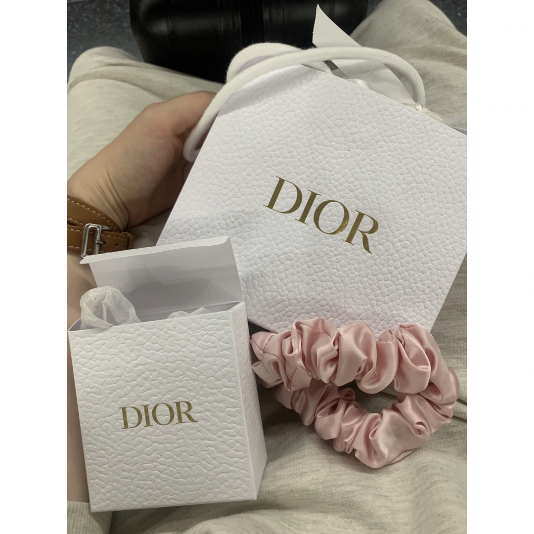Christian Dior(クリスチャンディオール)のDior ノベルティ ピンクシュシュ レディースのヘアアクセサリー(ヘアゴム/シュシュ)の商品写真