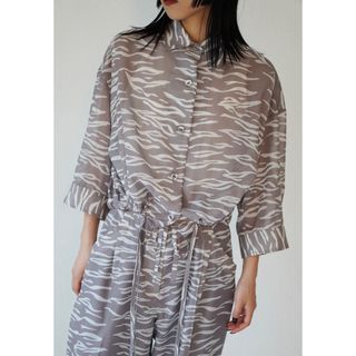 トゥデイフル(TODAYFUL)のSOLOV / sheer zebra shrring shirt(シャツ/ブラウス(長袖/七分))