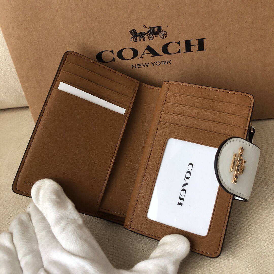 財布COACH二つ折り財布C0082 新品未使用　チョーク×グレイシャーホワイト