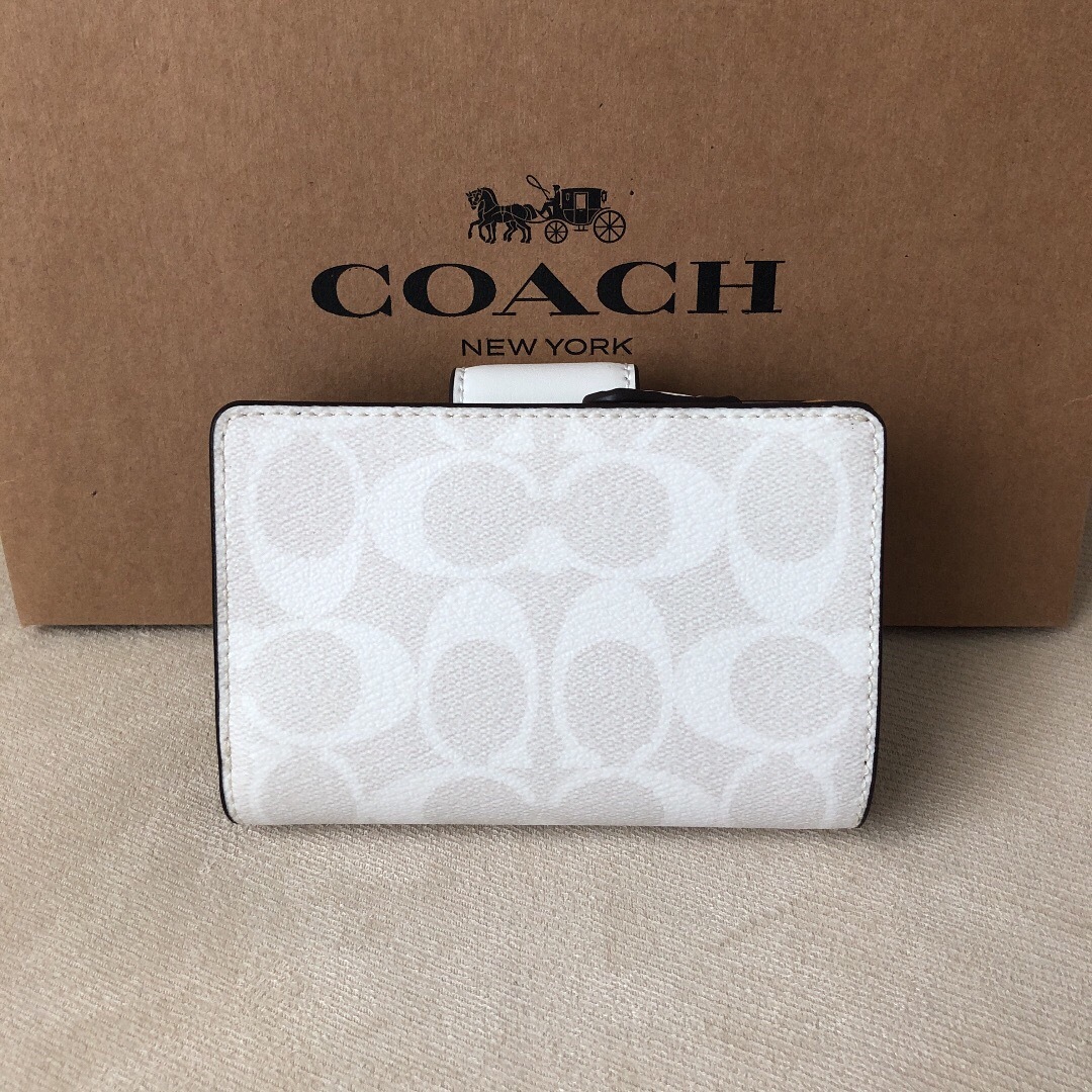 財布COACH二つ折り財布C0082 新品未使用　チョーク×グレイシャーホワイト