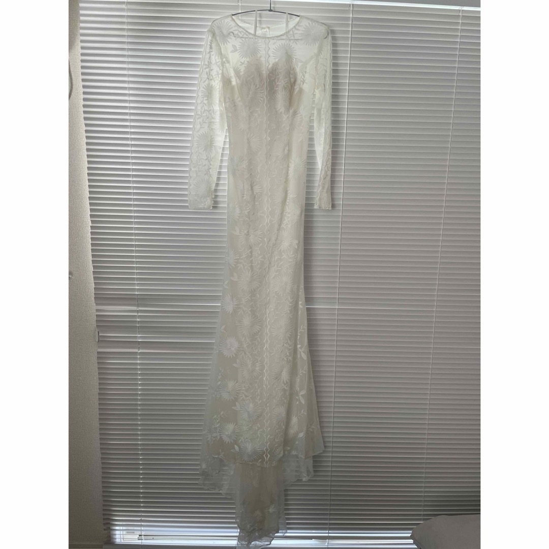 【お値下】刺繍　ウェディングドレス　長袖ドレス レディースのフォーマル/ドレス(ウェディングドレス)の商品写真