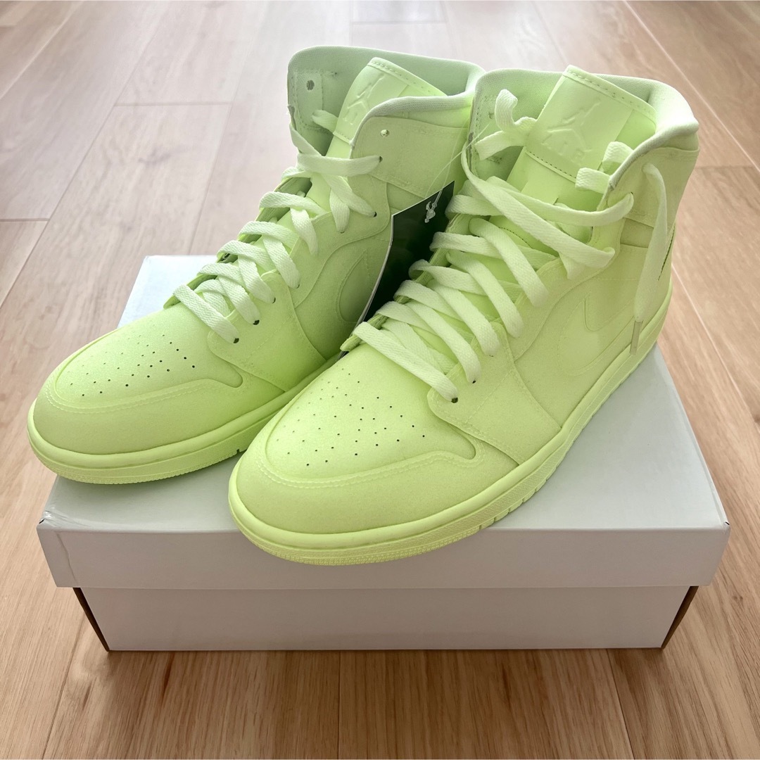 NIKE WMNS AIR JORDAN 1 BARELY VOLT