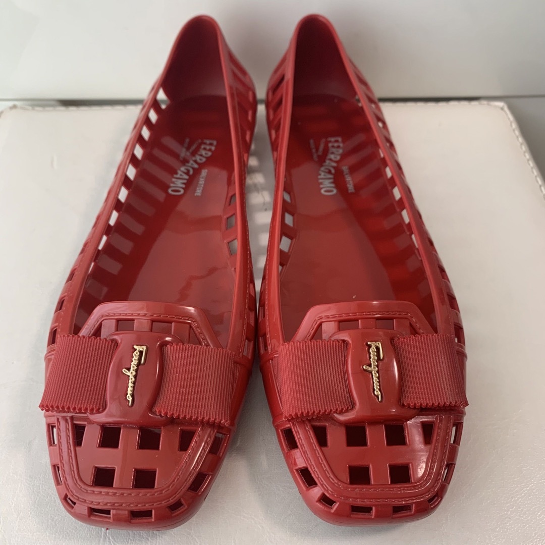 Salvatore Ferragamo - フェラガモ ヴァラ レッドラバー リボン