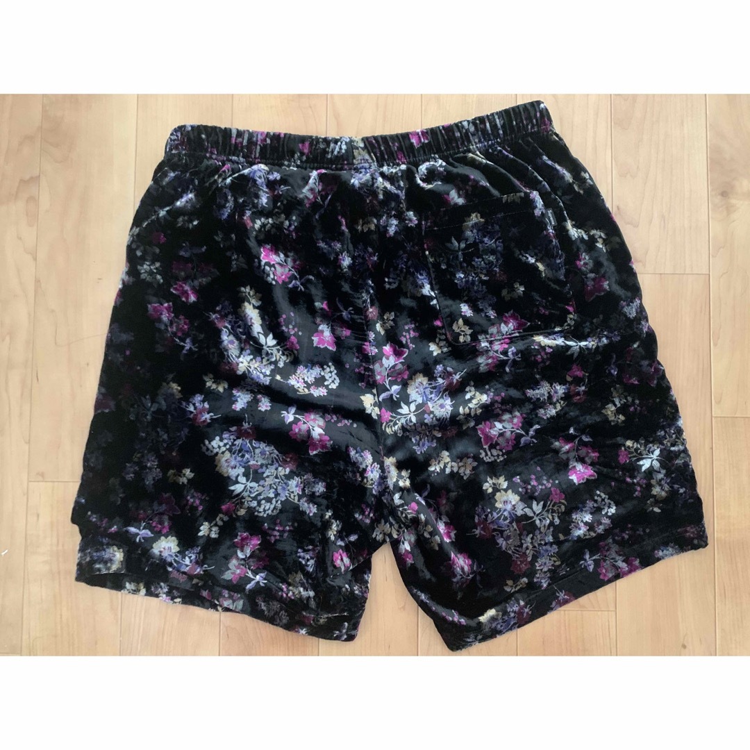 Supreme(シュプリーム)のm様専用　Supreme Floral Velour Short メンズのパンツ(ショートパンツ)の商品写真