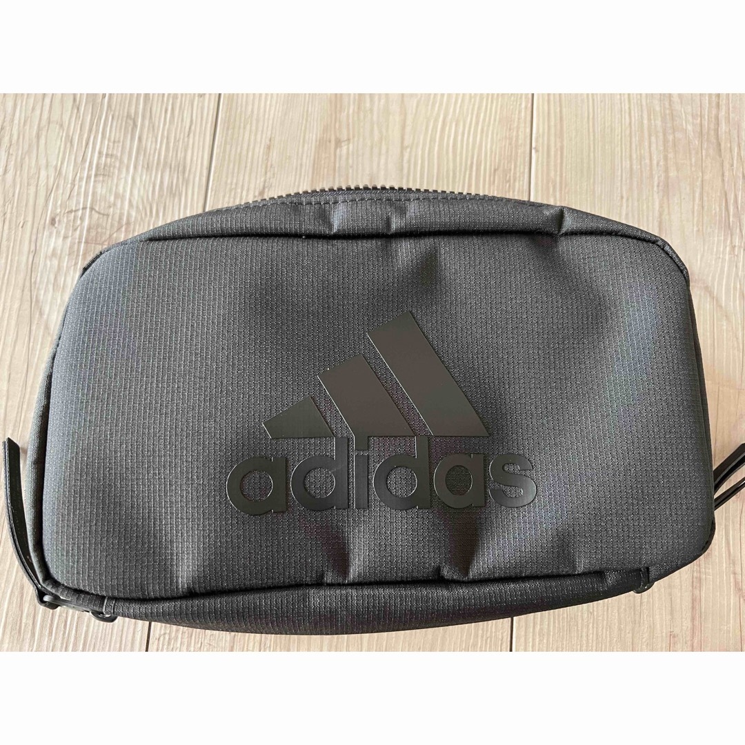 【新品未使用】adidas ゴルフポーチ スポーツ/アウトドアのゴルフ(その他)の商品写真