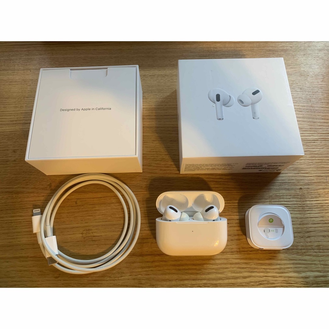 Apple(アップル)の正規品　AirPods Pro MWP22J/A 箱付き　付属品付き スマホ/家電/カメラのオーディオ機器(ヘッドフォン/イヤフォン)の商品写真