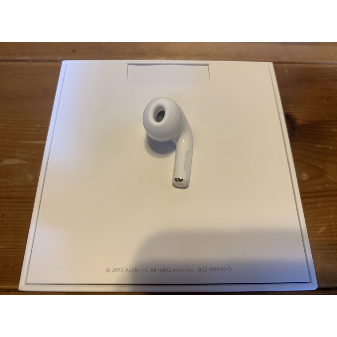 Apple(アップル)の正規品　AirPods Pro MWP22J/A 箱付き　付属品付き スマホ/家電/カメラのオーディオ機器(ヘッドフォン/イヤフォン)の商品写真