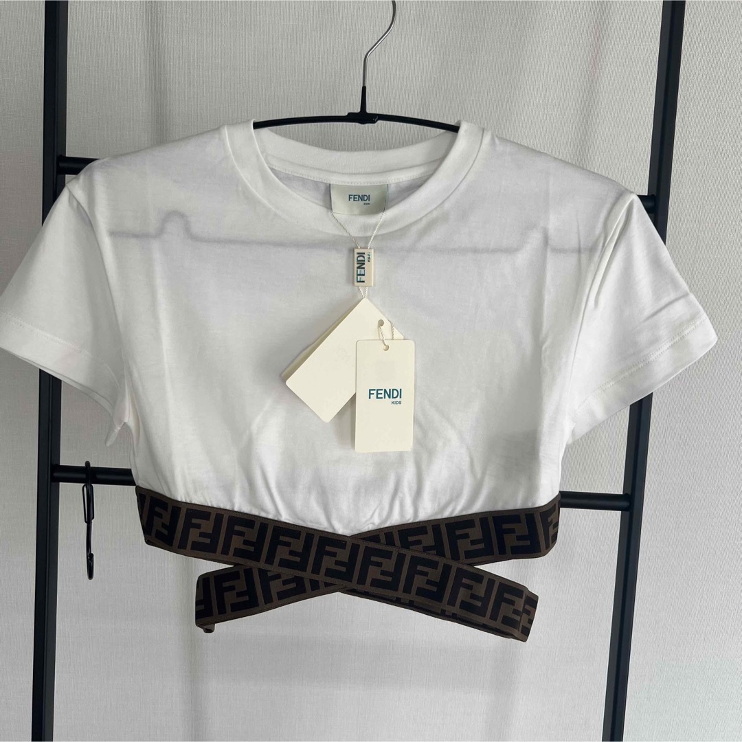 FENDI(フェンディ)の【新品】FENDI 大人も着れるキッズTシャツ FFロゴ 12A 152cm レディースのトップス(Tシャツ(半袖/袖なし))の商品写真