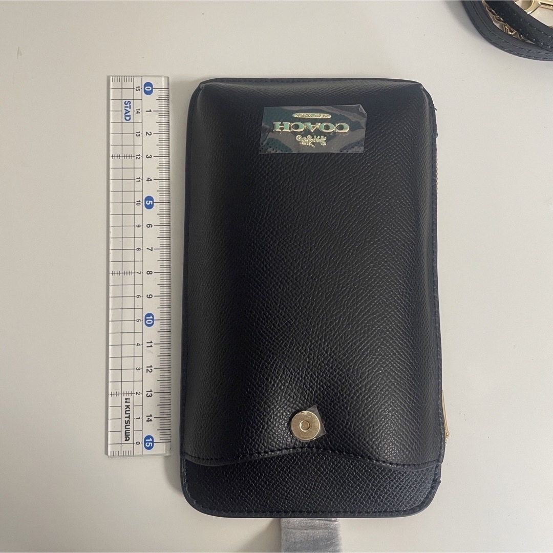 COACH(コーチ)の【新品・未使用】COACH スマホショルダー ブラック　シグネチャー スマホ/家電/カメラのスマホアクセサリー(その他)の商品写真