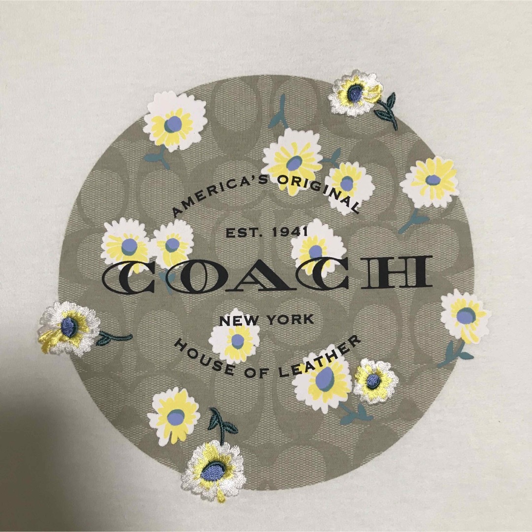 COACH(コーチ)のcoach シグネチャープリントtシャツ レディースのトップス(Tシャツ(半袖/袖なし))の商品写真