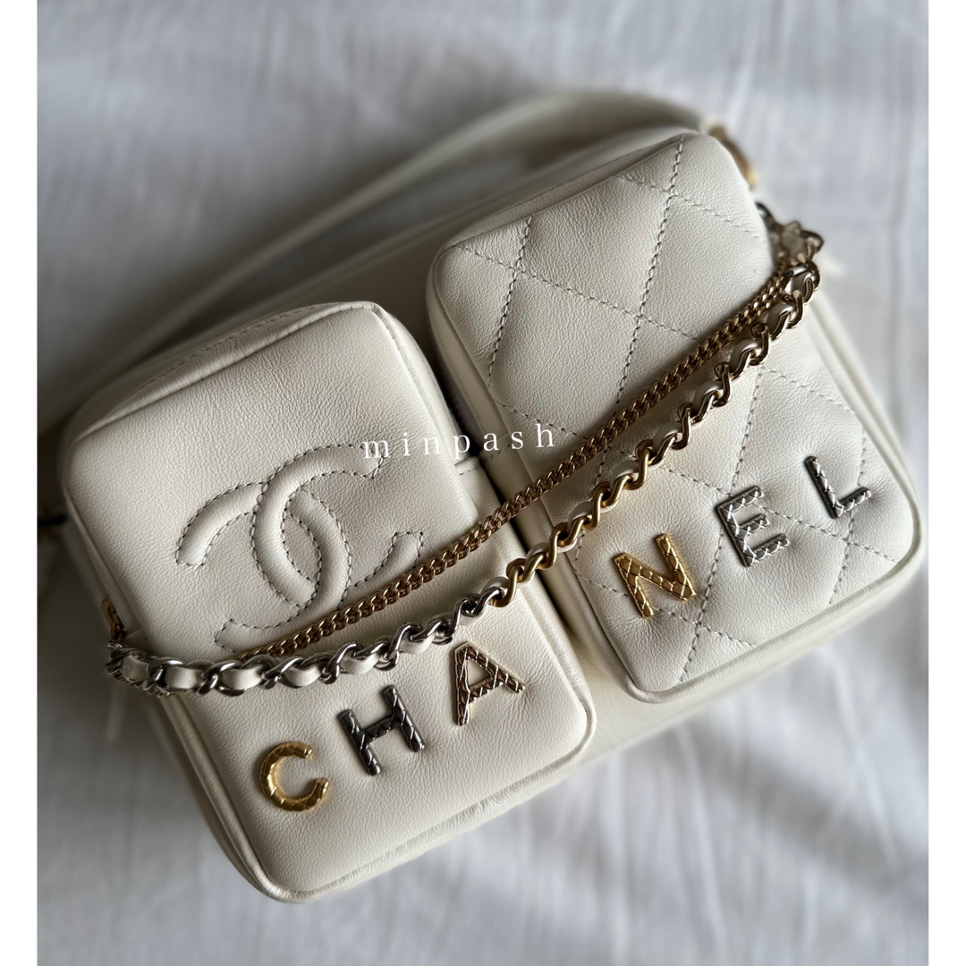 CHANEL - CHANEL ♡ スモール カメラケース カメラバッグ 白の CHANEL - CHANEL ♡ スモール カメラケース カメラバッグ 白の