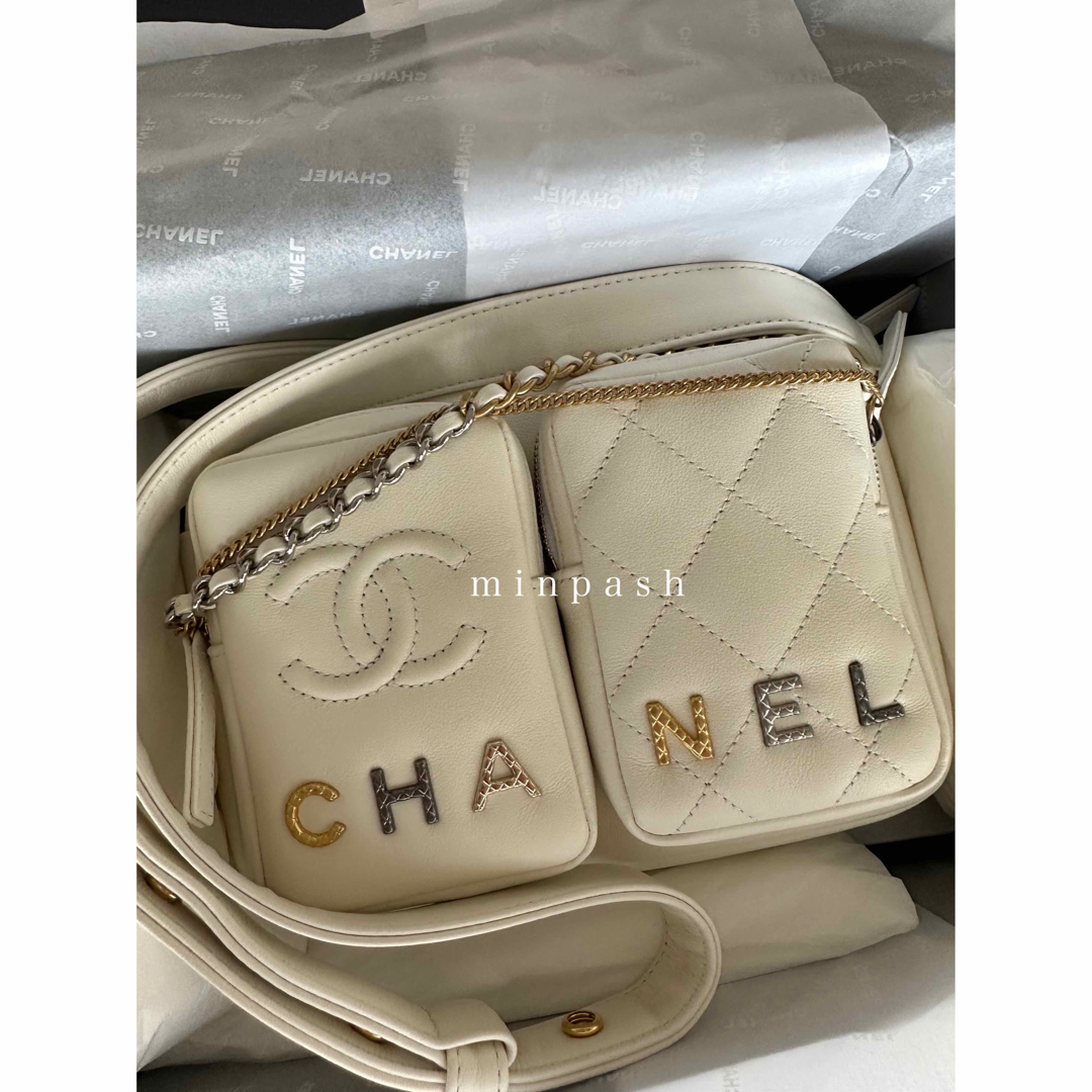 CHANEL(シャネル)のCHANEL ♡ スモール カメラケース カメラバッグ エクリュ ホワイト レディースのバッグ(ショルダーバッグ)の商品写真