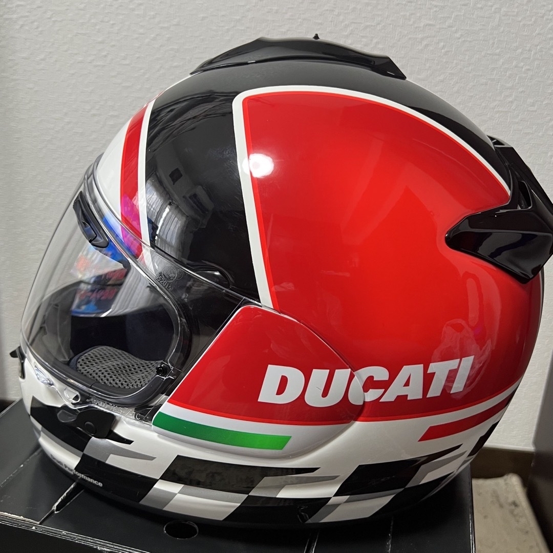 Ducati(ドゥカティ)のDucati アライコラボヘルメットVECTOR X 自動車/バイクのバイク(装備/装具)の商品写真