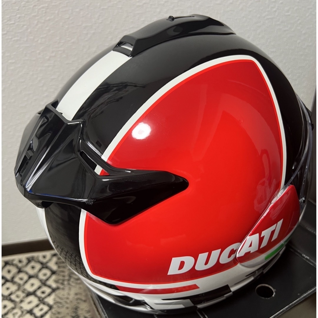 Ducati(ドゥカティ)のDucati アライコラボヘルメットVECTOR X 自動車/バイクのバイク(装備/装具)の商品写真