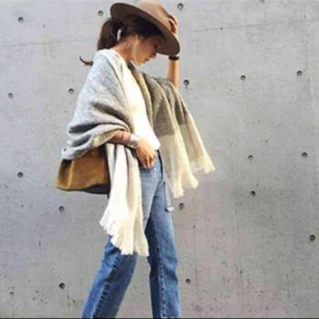 TODAYFUL(トゥデイフル)のbi color fringe stole バイカラーフリンジストール レディースのファッション小物(ストール/パシュミナ)の商品写真