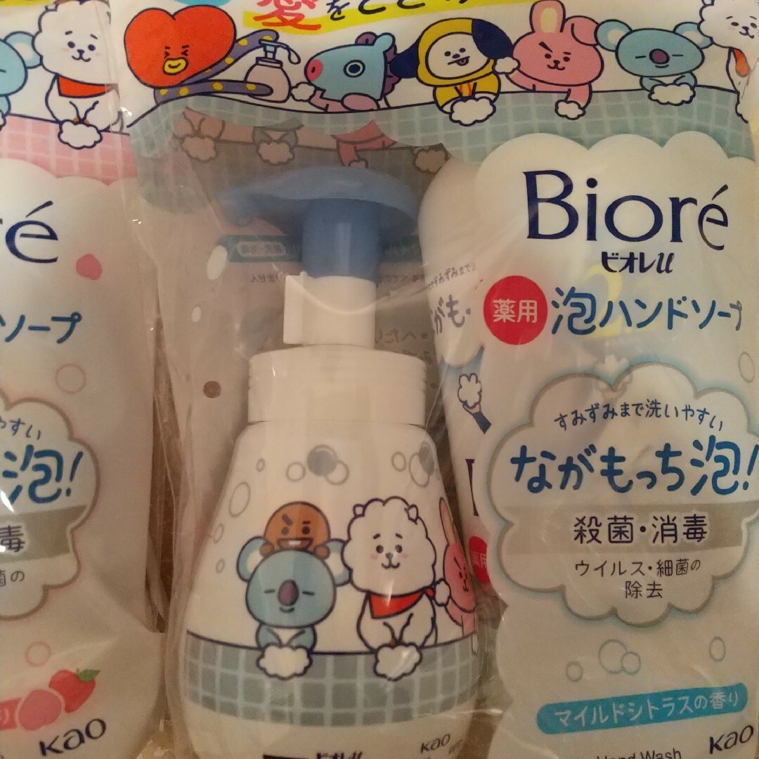 Biore(ビオレ)の数量限定品 BT21ビオレu泡ハンドソープ2種 インテリア/住まい/日用品の日用品/生活雑貨/旅行(その他)の商品写真