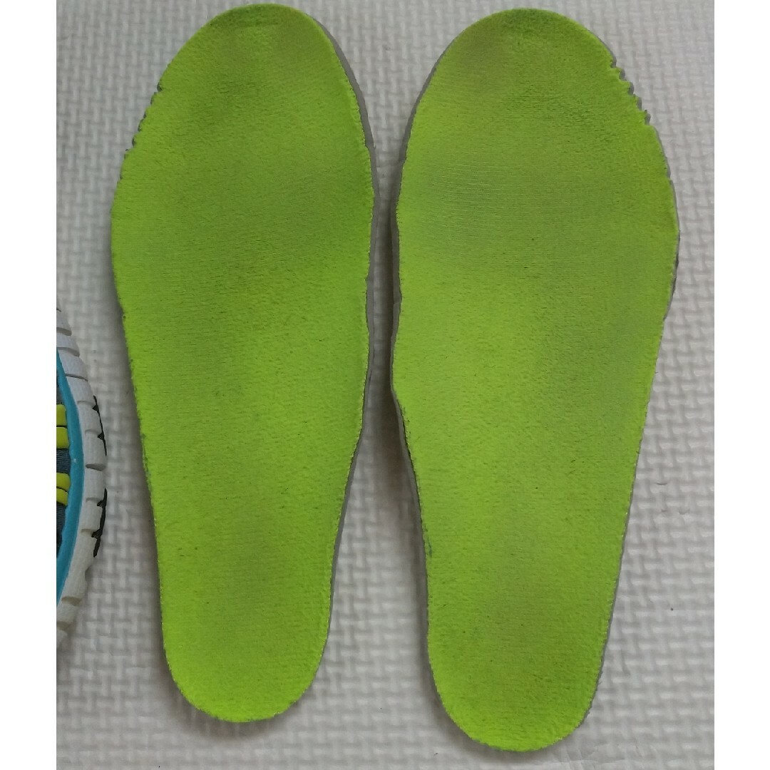 NIKE(ナイキ)のナイキ19.0センチ 黒×青×緑×黄 キッズ/ベビー/マタニティのキッズ靴/シューズ(15cm~)(スニーカー)の商品写真