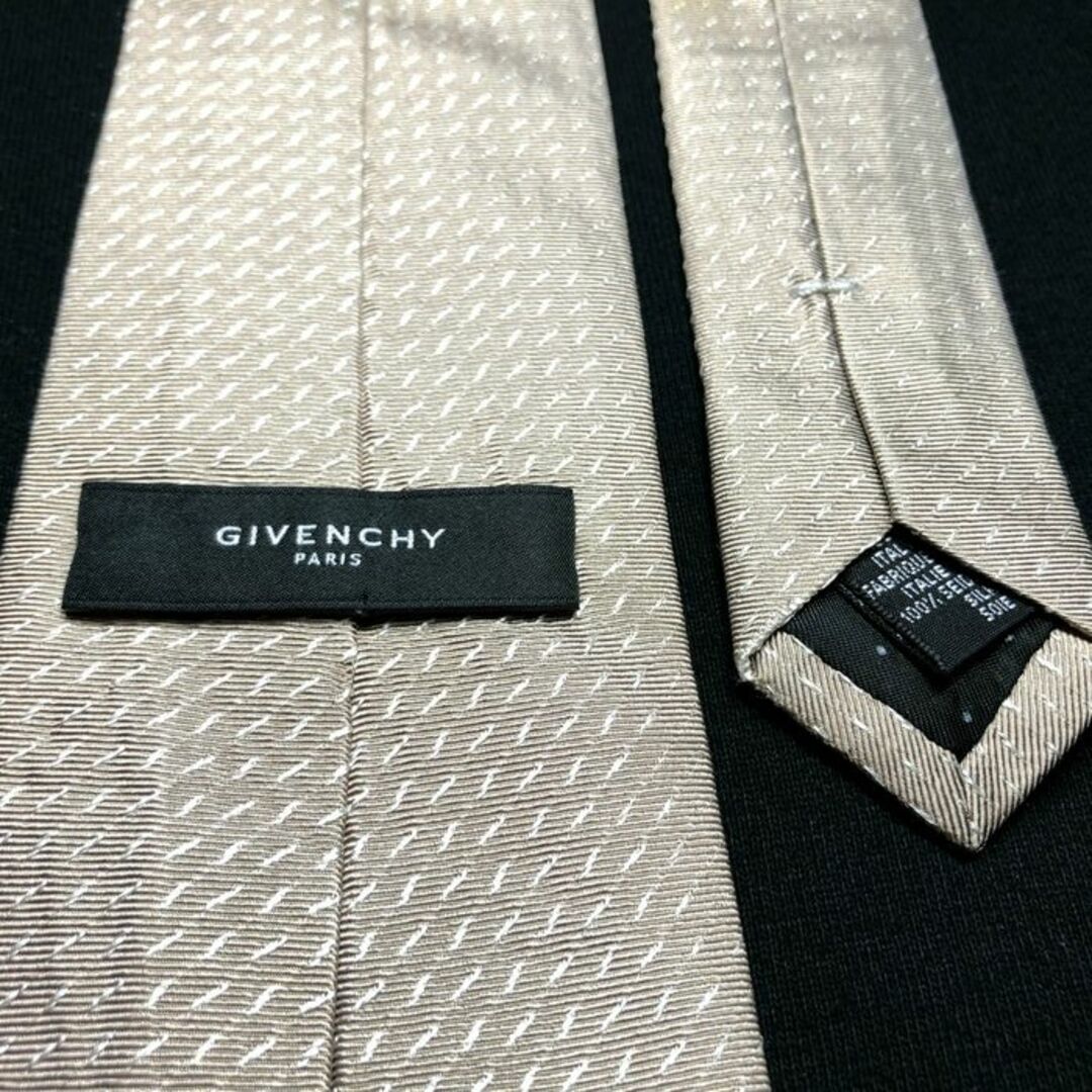 GIVENCHY(ジバンシィ)のジバンシィ ロゴドット ベージュ ネクタイ A106-E10 メンズのファッション小物(ネクタイ)の商品写真