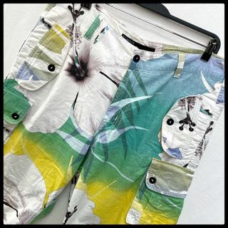 ロカウェア(Rocawear)のロカウェア　ROCAWEAR　大柄　花柄　ショートカーゴパンツ　W38(ワークパンツ/カーゴパンツ)