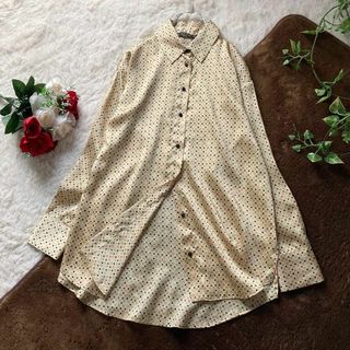 ザラ(ZARA)のタグ付き　ZARA　総柄　サテン長袖シャツ　光沢あり　ベージュ系　ゆったり　ザラ(シャツ/ブラウス(長袖/七分))