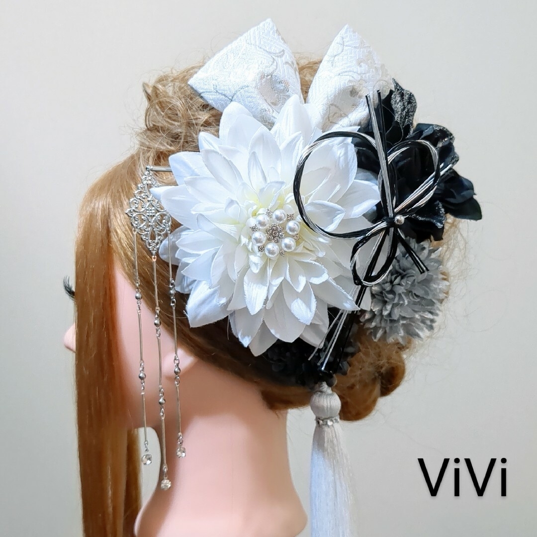 髪飾りViVi~白黒シルバー・華やか綺麗系ダリア~成人式 結婚式 花魁 髪飾り | フリマアプリ ラクマ 髪飾りViVi ~シルバー系・百合&ダリア~ 成人式 結婚式 花魁 かんざし