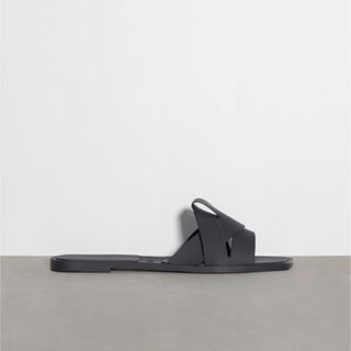 ザラ(ZARA)のZARA ザラ ラバーフィニッシュ フラット クロスサンダル(サンダル)