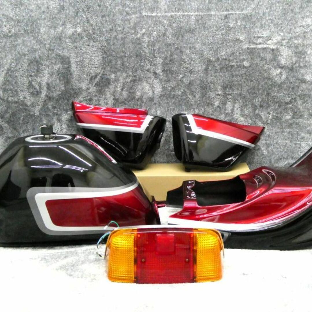 エイプ５０　外装　黒赤２型　赤黒テールランプ/塗装済 セットCBX400F