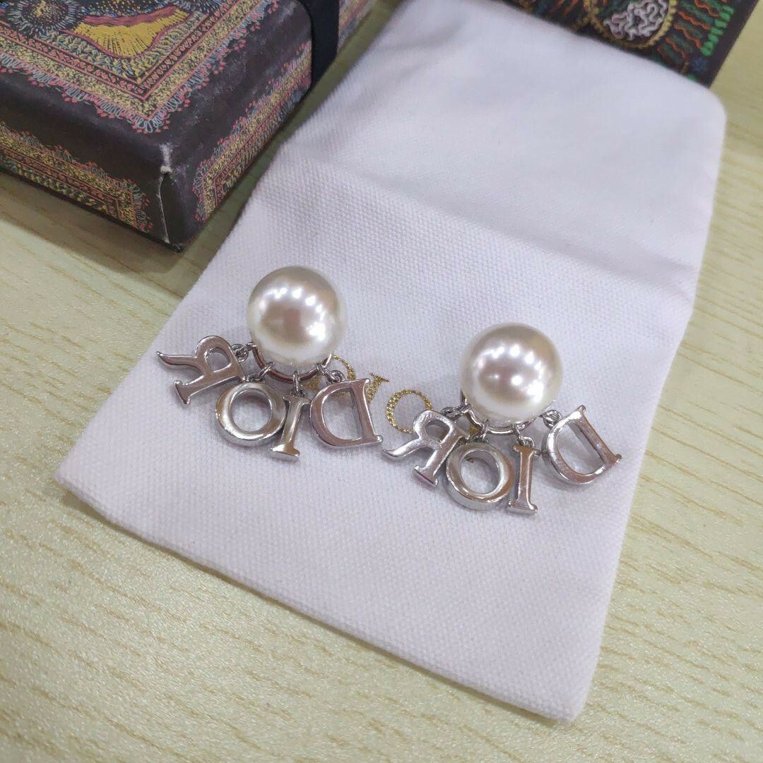 Christian Dior - ほぼ未使用DIOR TRIBALESピアスの通販 by シール