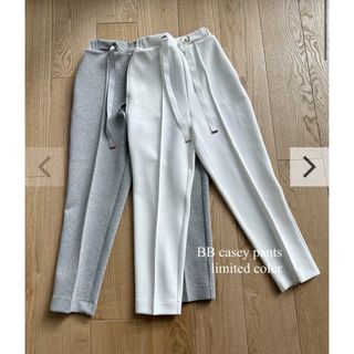 バースデーバッシュ(BIRTHDAY BASH)のBB CASEY PANTS LIMITED(WHITE)(クロップドパンツ)