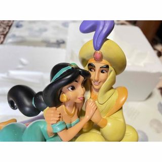 アラジン(Aladdin)のアラジン　ジャスミン　魔法の絨毯　限定品　フィギュア　ディズニー　EU  希少(アニメ/ゲーム)