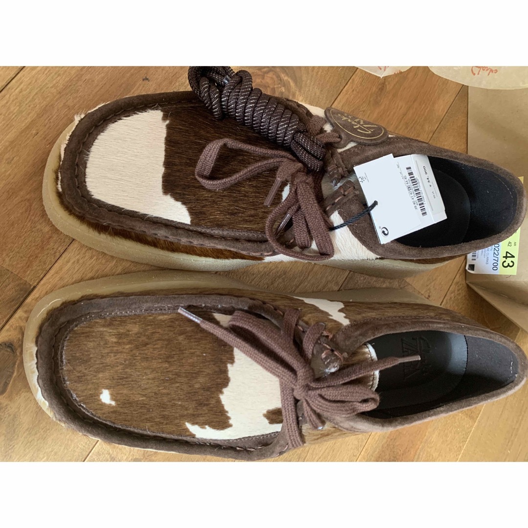 ZARA(ザラ)のCLARKSワラビーハラコZARAチャンキーソール43(27.6cm)モデファイ メンズの靴/シューズ(スリッポン/モカシン)の商品写真