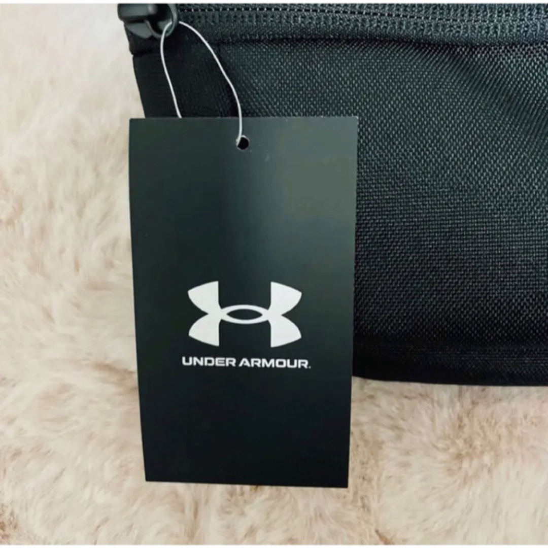 UNDER ARMOUR(アンダーアーマー)のアンダーアーマー/UNDER ARMOUR/ウエストバッグ ブラック 3L メンズのバッグ(ボディーバッグ)の商品写真