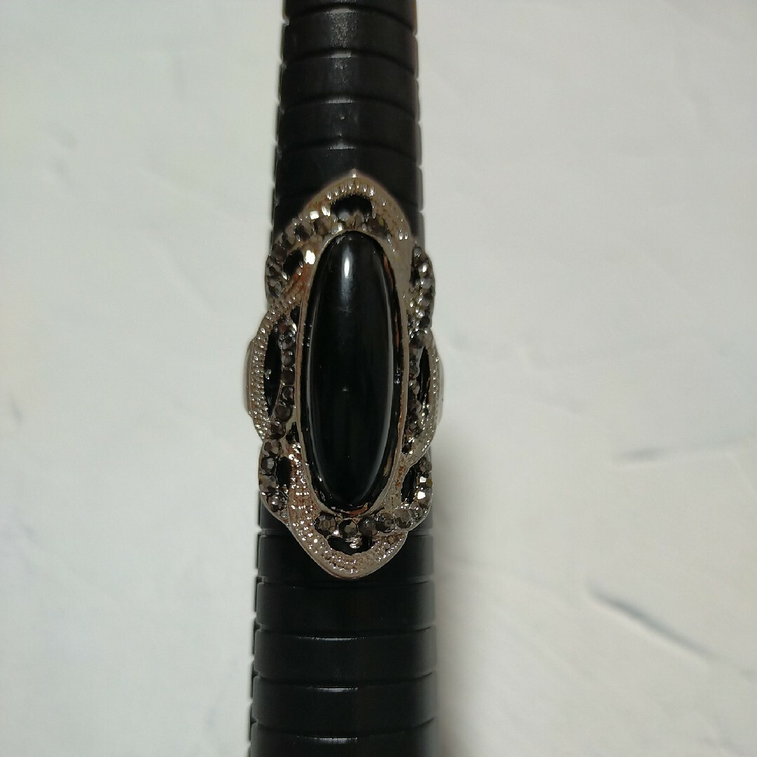 517 大ぶり リング 黒 ブラック ラインストーン シルバー 16号  指輪 レディースのアクセサリー(リング(指輪))の商品写真