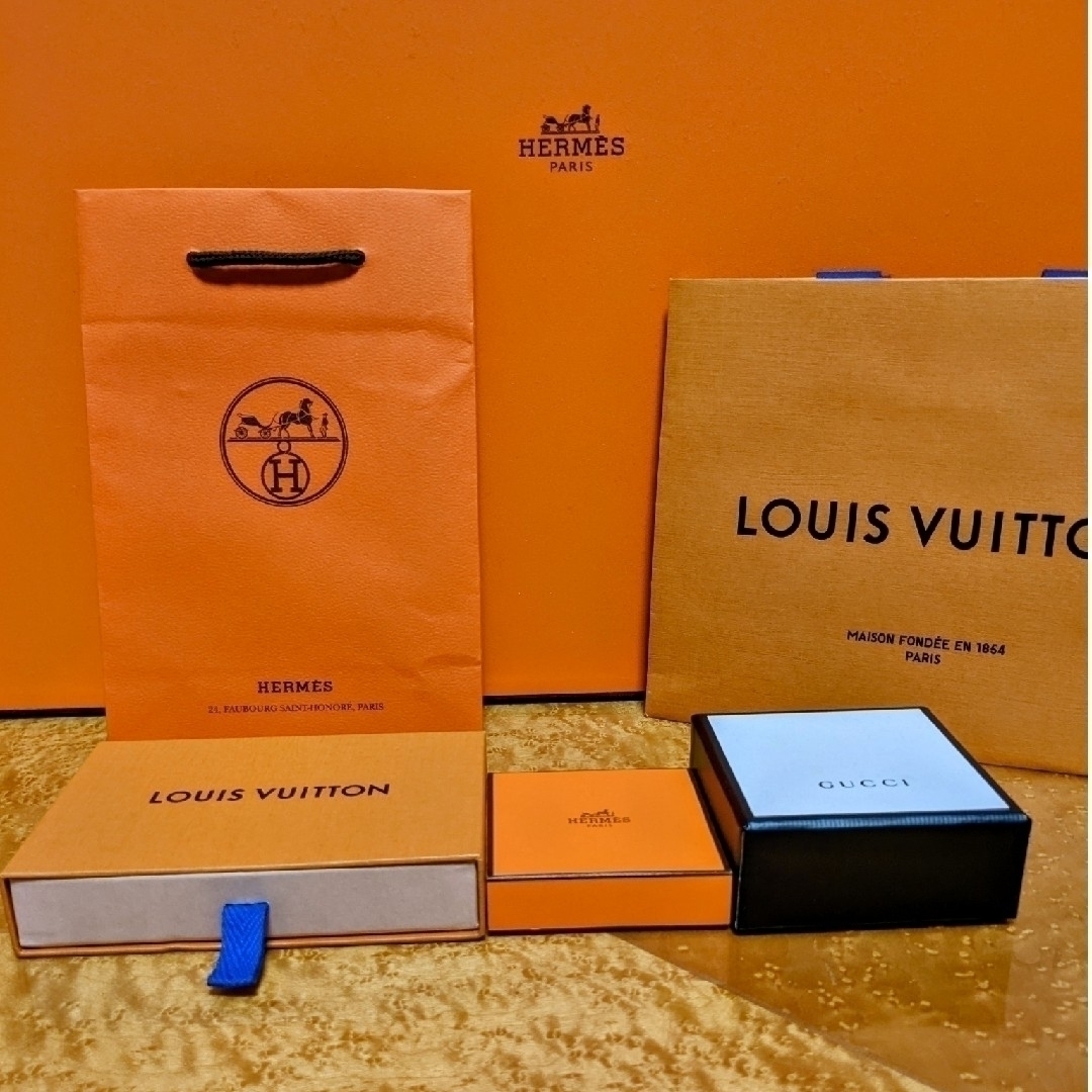 LOUIS VUITTON - LVルイヴィトン♥HERES♥GUCCI空箱andショッパーUSED ...