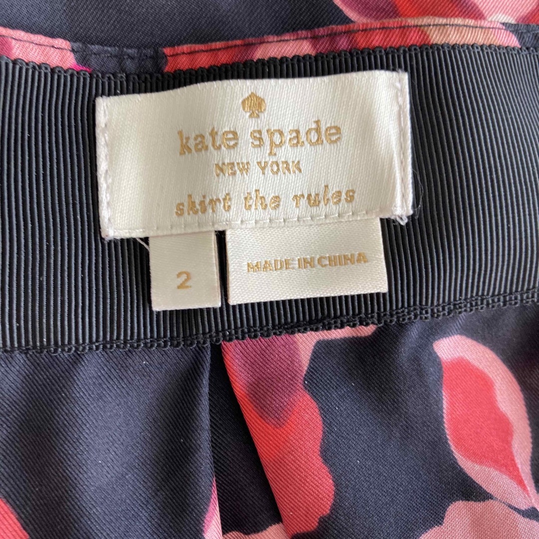 kate spade new york(ケイトスペードニューヨーク)の☆新品同様・絹100%☆ kate spade ケイトスペード スカート 花柄 レディースのスカート(ひざ丈スカート)の商品写真