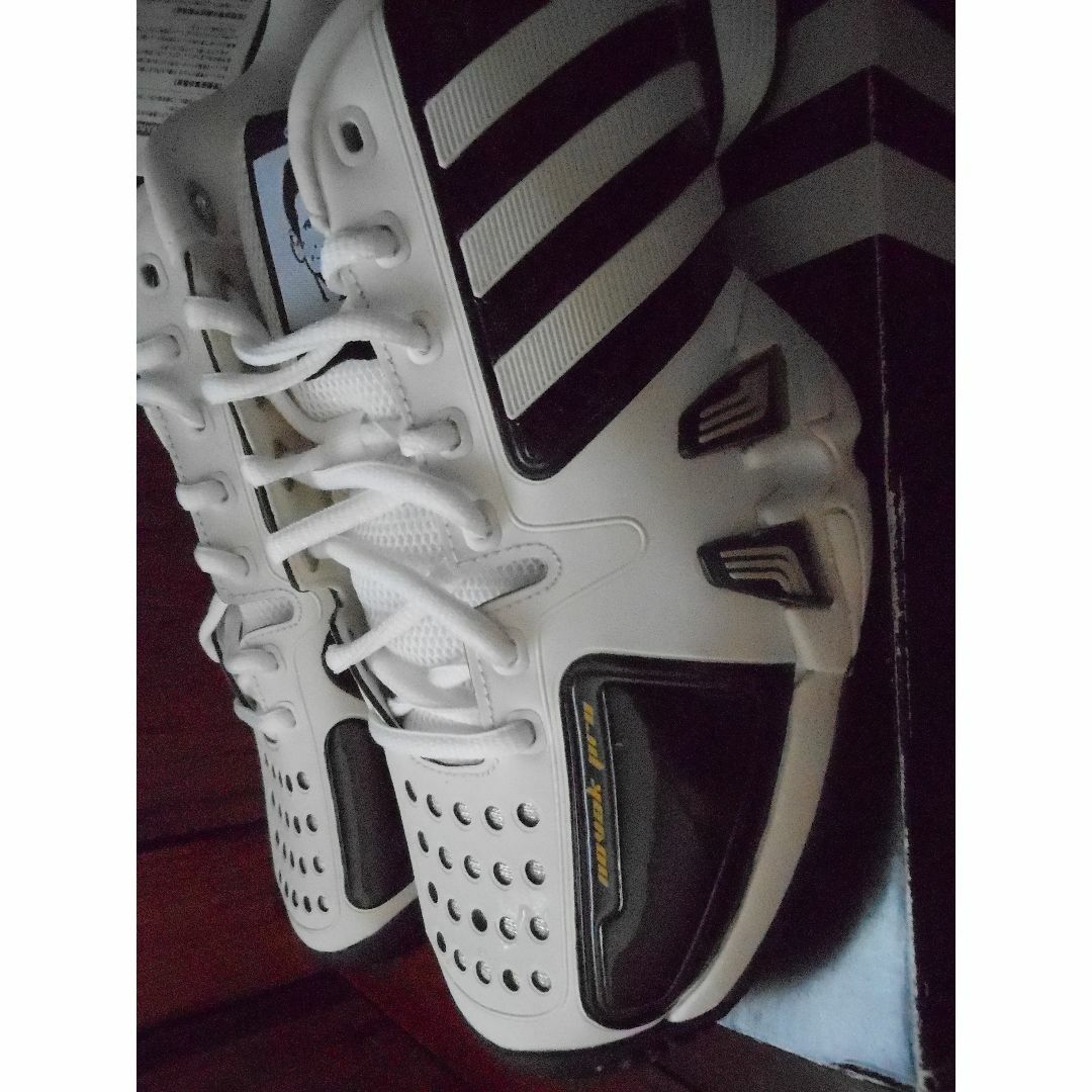 adidas(アディダス)の限定品　未使用新品タグ付き　novak pro 27.5　adidas スポーツ/アウトドアのテニス(シューズ)の商品写真