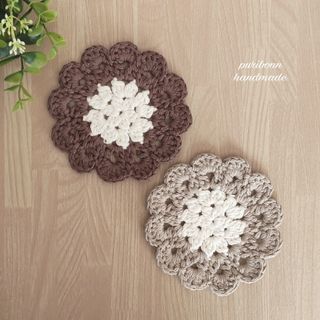 【ハンドメイド】お花と形のコットンコースター2枚・ナチュラルカラー・かぎ針手編み(アロマ/キャンドル)