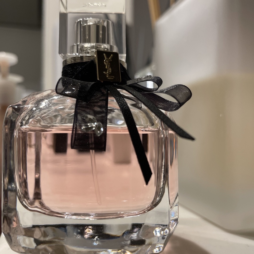 Yves Saint Laurent(イヴサンローラン)のモンパリ YVES SAINT LAURENT コスメ/美容の香水(香水(女性用))の商品写真
