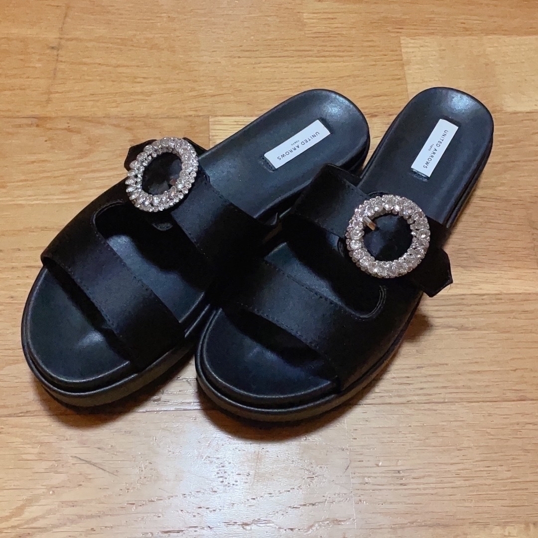 UNITED ARROWS(ユナイテッドアローズ)のUNITED ARROWS サテンビジューミュール2 レディースの靴/シューズ(サンダル)の商品写真