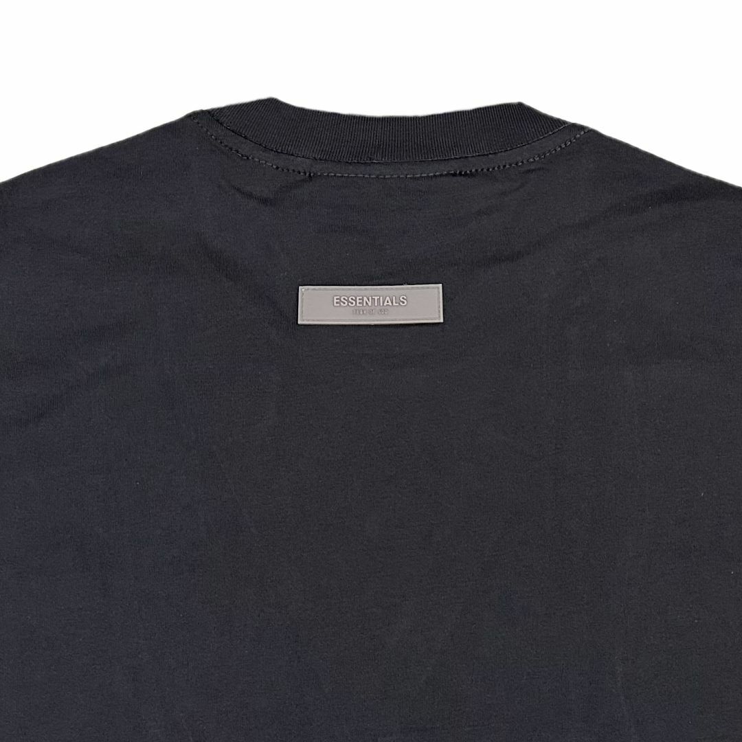 FEAR OF GOD(フィアオブゴッド)のFOG エッセンシャルズ 1977ロゴ 半袖 Tシャツ ブラック S メンズのトップス(Tシャツ/カットソー(半袖/袖なし))の商品写真