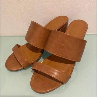 アズールバイマウジー(AZUL by moussy)のAZUL BY MOUSSY サンダル 茶 23.5-24.0(サンダル)