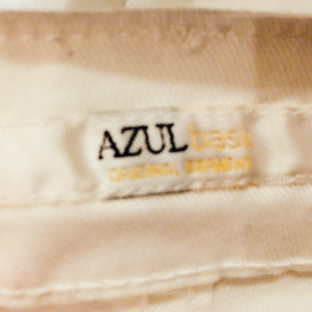 AZUL by moussy(アズールバイマウジー)のAZUL  ホワイトデニム レディースのパンツ(デニム/ジーンズ)の商品写真